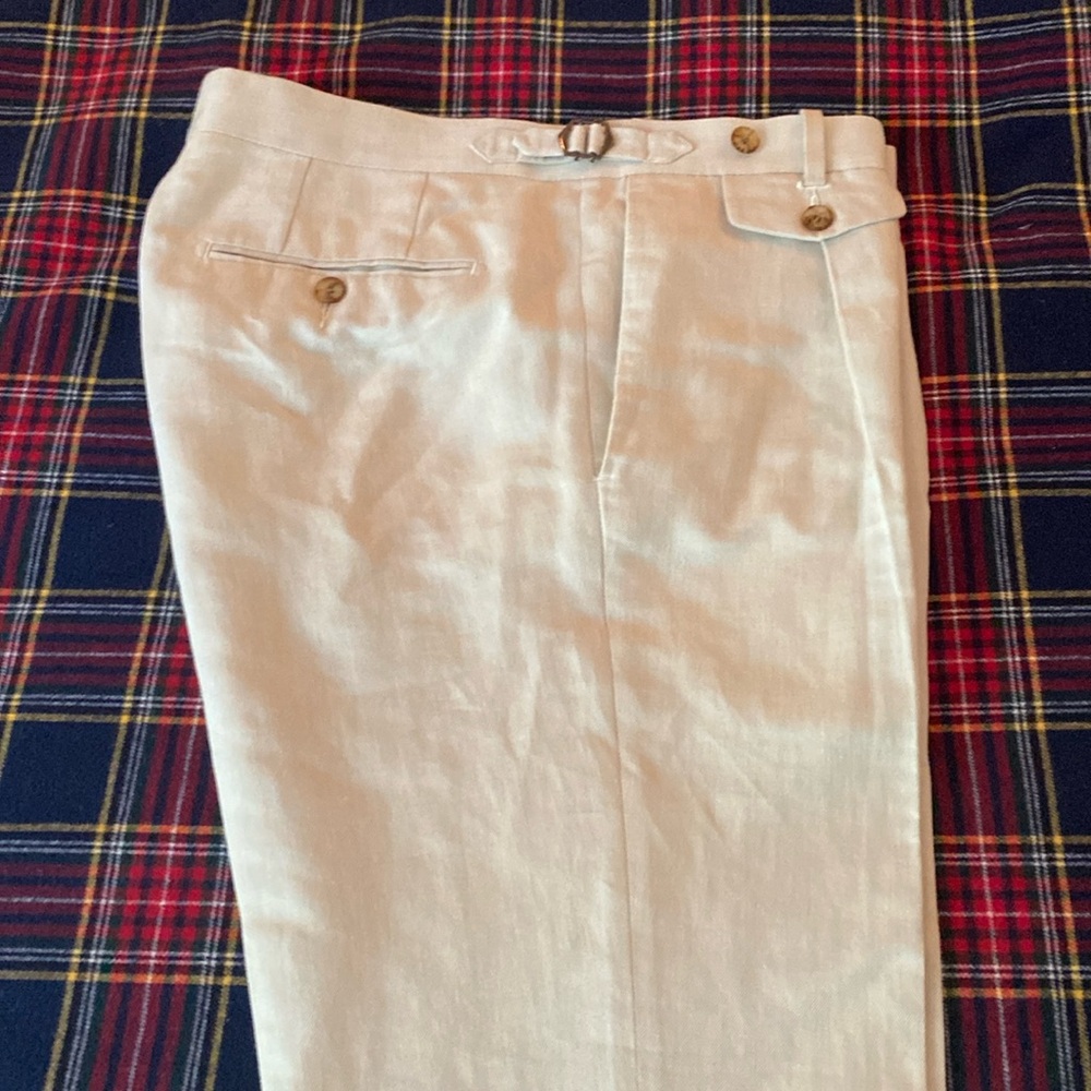 Suitsupply Brentwood trousers in cream linen/cotton blend.